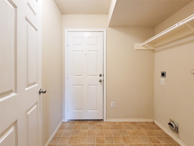 Building Photo - 4926 Lake Gladewater Ct