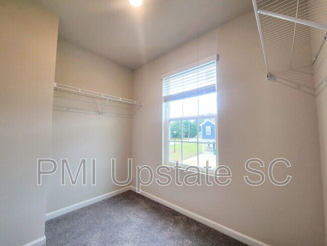 Building Photo - 810 Sandbach Rd