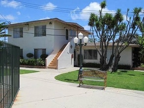 Building Photo - 2229 Canyon Dr