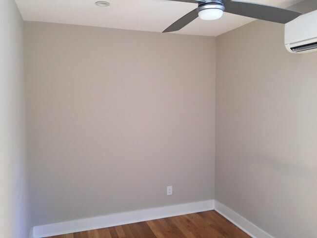 Building Photo - 2 Bedroom 1.5 Bath Apartment in Cannonborough - Downtown