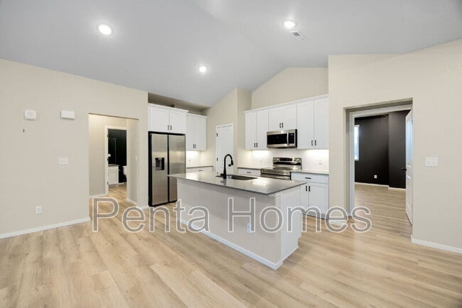 Building Photo - 563 Vicot Wy