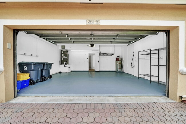 Building Photo - 5878 Bay Hill Cir