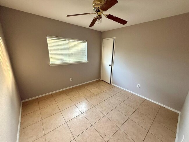 Building Photo - 24023 Red Sky Dr