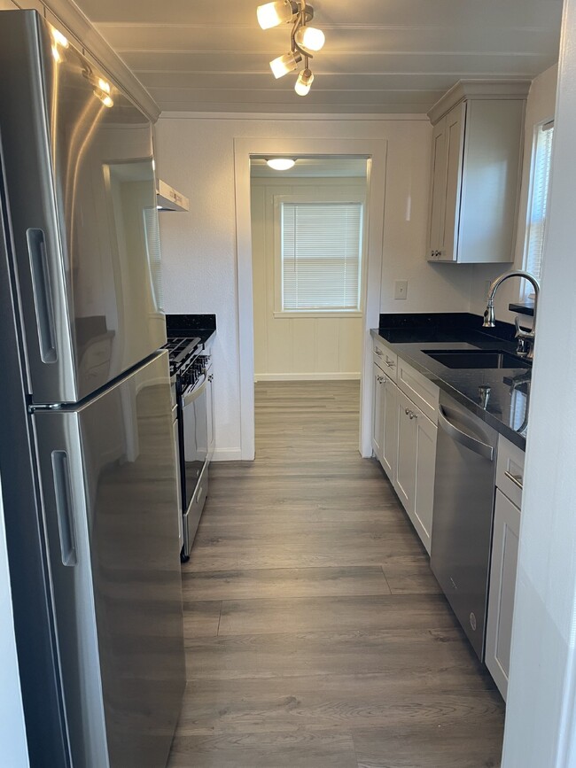 Building Photo - Charming and cozy 2 bedroom home in prime location of Walnut Creek!