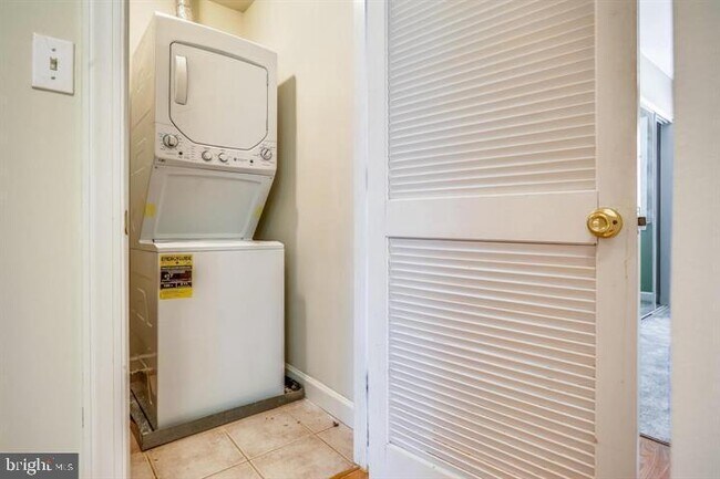 Building Photo - 4473 B St SE