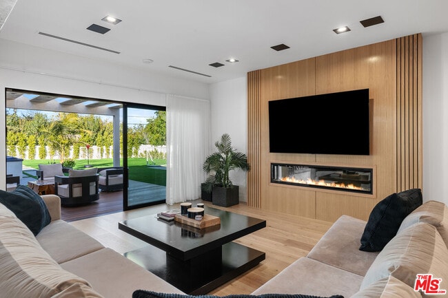 Building Photo - 23283 Erwin St