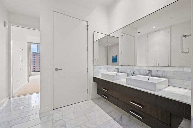 Building Photo - 210 Lavaca St