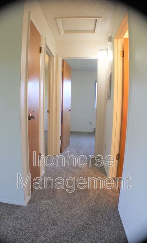 Building Photo - 809 W Villard St