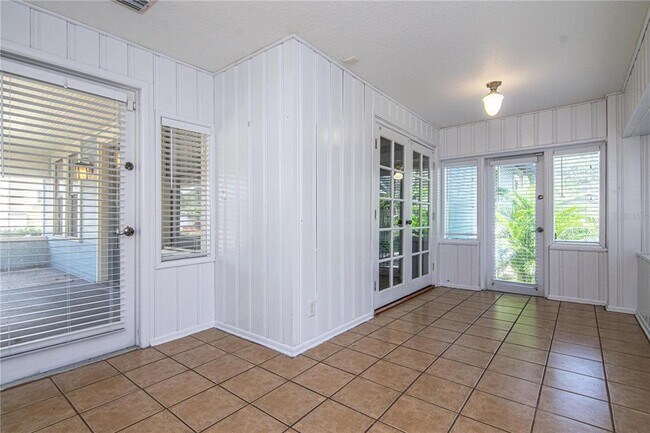 Building Photo - 310 E Idlewild Ave