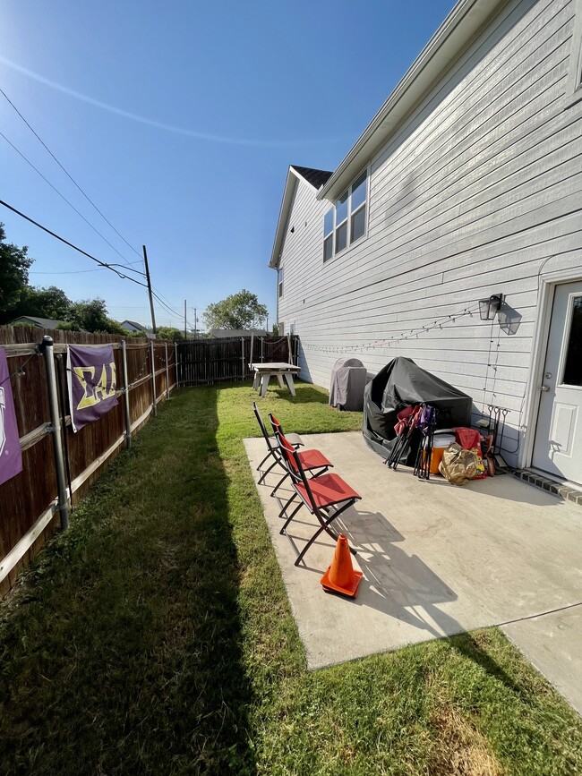 Building Photo - 2641 Frazier Ave