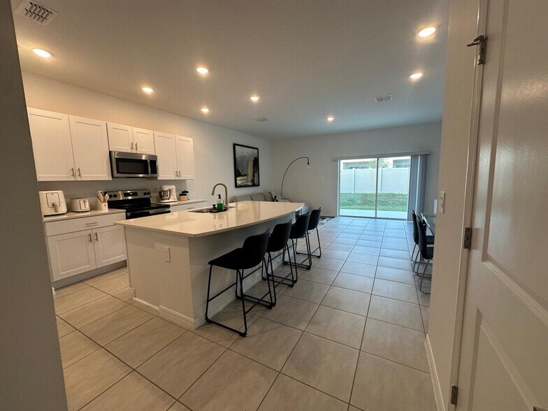 Open Concept - 2263 Portrait St