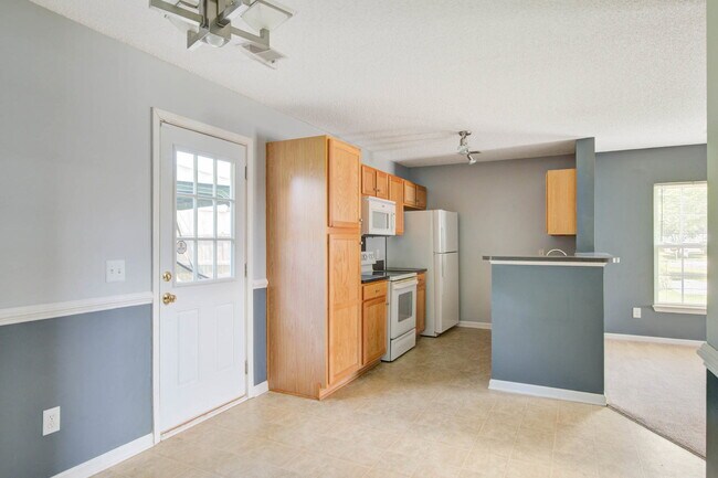 Building Photo - 222 Maypop Dr