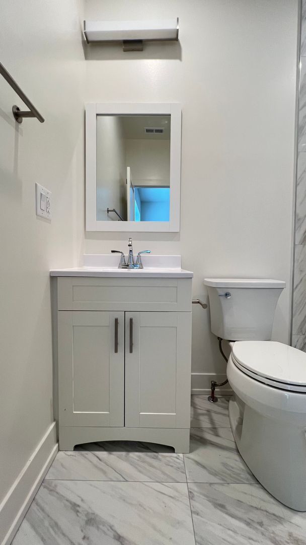 Building Photo - New Renovation 2 BR/2 BA right by the lake!