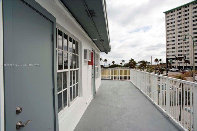 Building Photo - 4105 N Ocean Dr