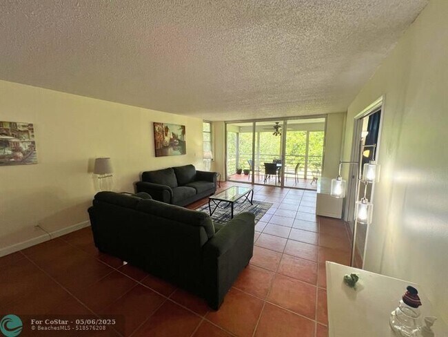 Building Photo - 933 Cypress Grove Dr