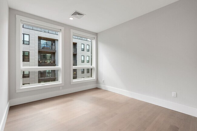 Building Photo - SEPTEMBER 1 - Jamaica Plain luxury 2 BR wi...