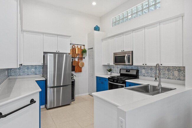 Building Photo - 9036 Sand Pine Ln