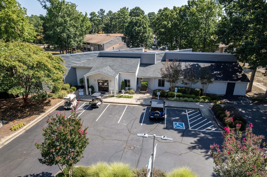 Building Photo - The Point at Beaufont