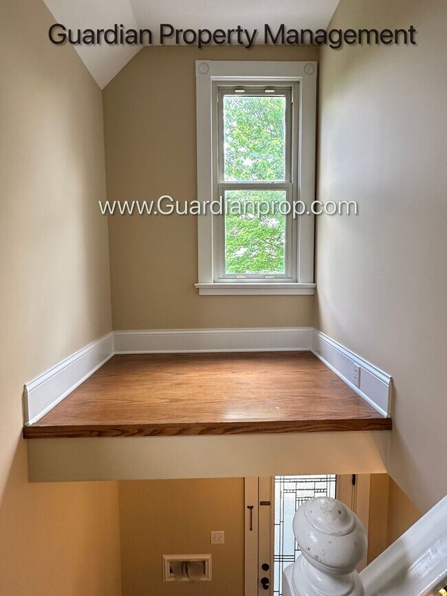 Building Photo - Downtown Hopkins SFH, Fenced Yard, Patio, Spacious Primary, 4 Car Detached Garage