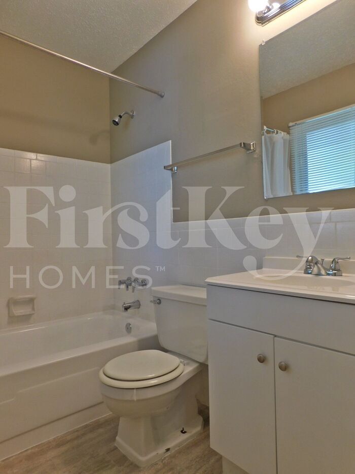 Building Photo - 2288 Kingsford Dr