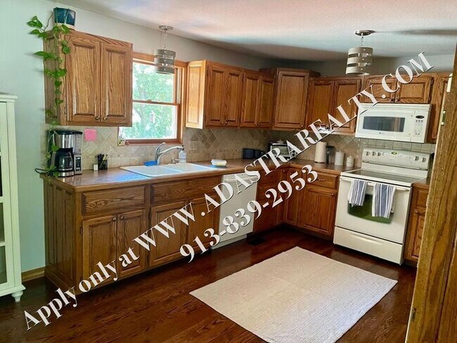 Building Photo - Beautiful Ranch Home in Shawnee-Available ...