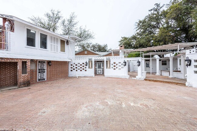 Building Photo - 1420 Corpus Christi St