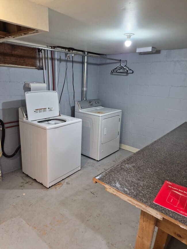 Building Photo - 4636 Wakefield Ave NE