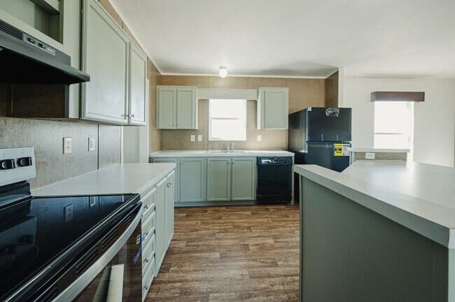 Building Photo - 2423 N Redondo Ave