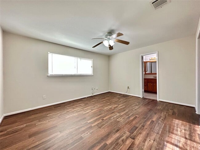 Building Photo - 9210 Meaux Dr