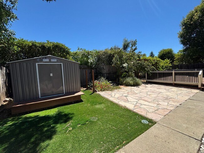 Building Photo - Move-In Ready Home with Remodeled Kitchen and Baths