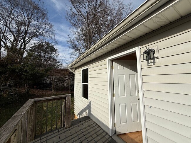 Building Photo - Old Tusculum Rd Apartments