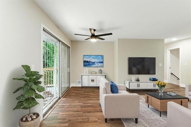 Building Photo - 893 Woodmere Dr NW