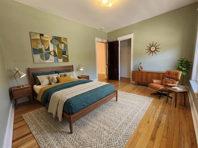 Building Photo - Large 3-bed/1-bath Apartment in the Heart of Rogers Park!