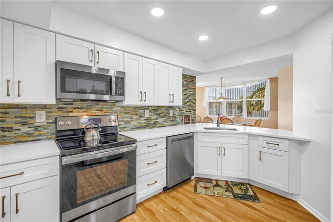 Building Photo - 6021 Bahia Del Mar Cir N