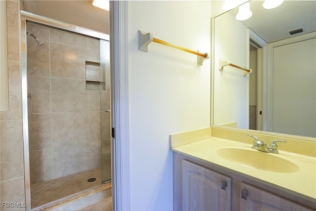 Building Photo - 1208 Commonwealth Cir