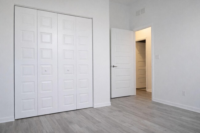 Building Photo - 19105 NE 8th Ct