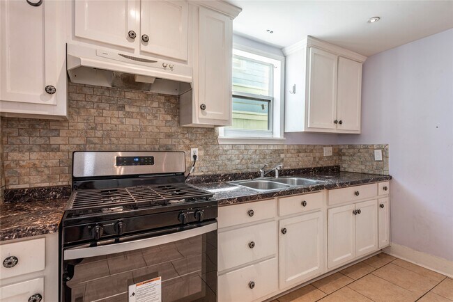 Building Photo - 1816 20th St