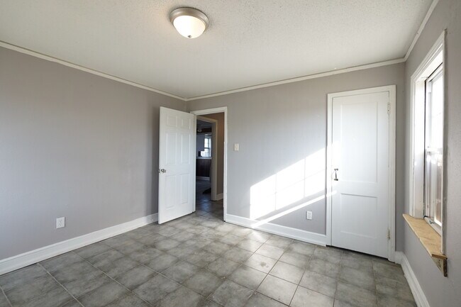 Building Photo - 2361 Joy Ln