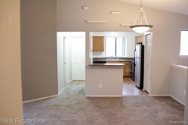 Building Photo - 21960 Indian Creek Dr