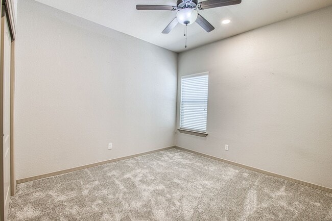 Building Photo - Beautiful 3 bed-2 baths with Casa Club/Gym...