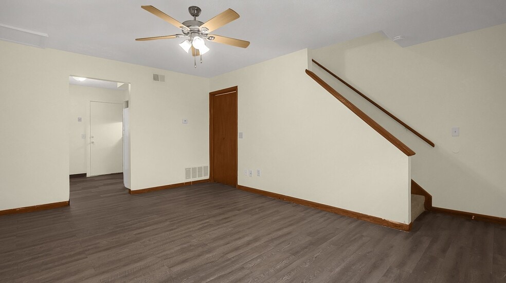 Building Photo - 3042 Sandridge Ave