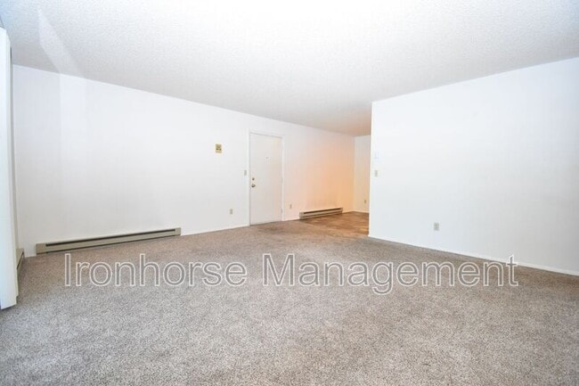 Building Photo - 809 W Villard St