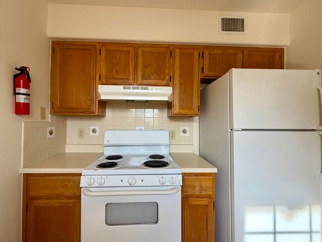 Building Photo - 206 E Canal St