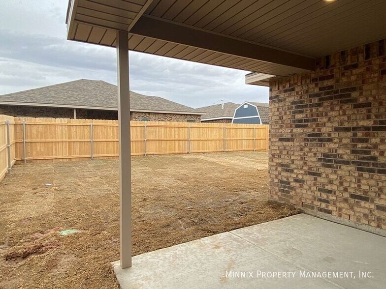 Building Photo - 1217 E 89th St