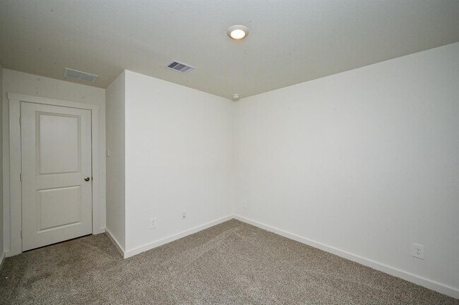 Building Photo - 1602 Mazzini Dr