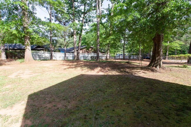 Building Photo - 2049 Powderhouse Rd SE
