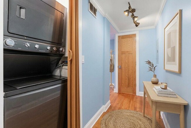 Building Photo - 4721 S Greenwood Ave