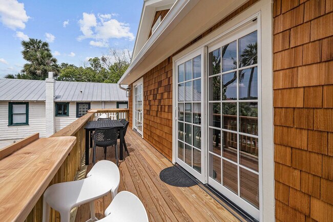 Building Photo - 30 W Castillo Dr