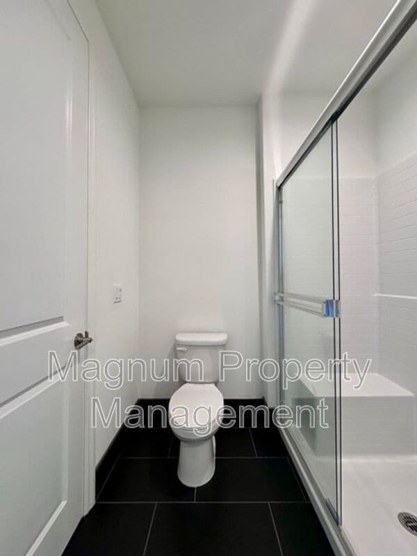 Building Photo - 25061 River Peak Dr