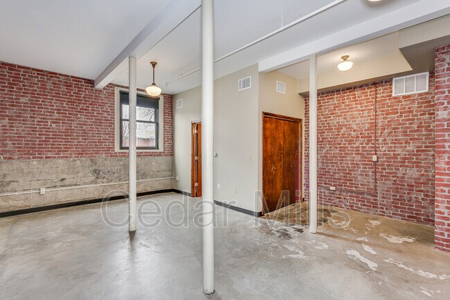 Building Photo - 3003 E Kellogg Dr S